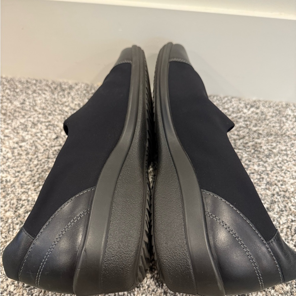 Ecco Women's Black Goretex Waterproof Slip-On Loafer Shoes Size 11-11 1/2. - Picture 6 of 10